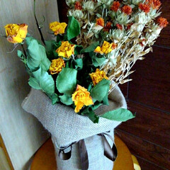ドライフラワー 黄色系薔薇 ゴールドマリーと 購入した紅…