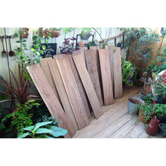 ベランダガーデン/マンション暮らし/DIY/woodPro/足場板 我が家のベランダ。。。
お庭であり
時に…(1枚目)