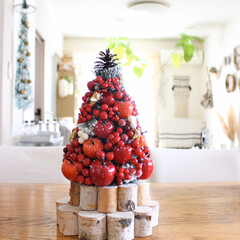 クリスマス/クリスマスツリー/アフタヌーンティーリビング/我が家のテーブル アフタヌーンティーリビングの赤いツリー🍎(1枚目)