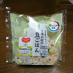 コンビニ/おにぎり 今日のお昼は昨晩、食べ過ぎたので、この🍙…