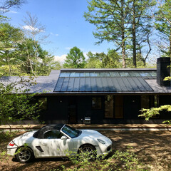 自然素材の家/平家の自然素材の家/ソーラーシステムそよ風/ガルバリウムの外壁/ガルバリウムの屋根/ウッドデッキ/... 山中湖畔別荘地に建つソーラーシステムそよ…(1枚目)
