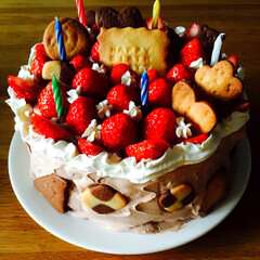 バースデーケーキ/お誕生日/手作り/クッキー 息子のお誕生日ケーキ。
スポンジ焼いて、…(1枚目)