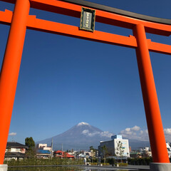 富士登山の思い出/御朱印帳は、富士山織/湧玉池の水が 綺麗/富士山/おでかけ 本日は、お天気も良く気分も良く😊
富士宮…(6枚目)