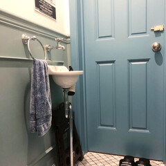 オカトー LaidBack トイレマット 60×60 ライトブルー(トイレ用マット)を使ったクチコミ「我が家のトイレインテリア。
ホテルライク…」(6枚目)
