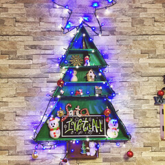 DIY/壁掛け/クリスマスツリー/100均 子供が小さいので今年は壁掛けクリスマスツ…(1枚目)