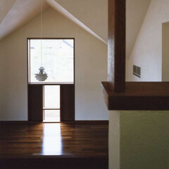 屋根/茨城/ナチュラル/モダン/ビンテージ/階段/... 外形を反映した内部では、どの部屋も異なる…(1枚目)