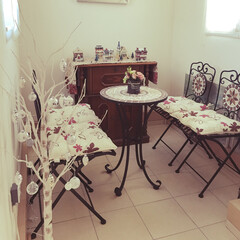 クリスマス/白樺ツリー/フェイクフラワー/玄関ホール/ニトリ/玄関 玄関ホールの空きスペースに簡単なテーブル…(1枚目)