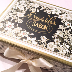 花柄/箱/コスメ/プレゼント/SABON SABONの箱が毎回可愛すぎて
娘のお部…(1枚目)