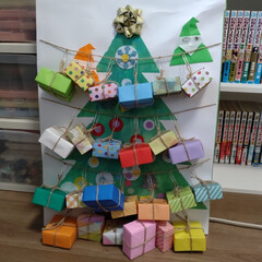 アドベントカレンダー/クリスマスツリー/子供と一緒に/手作り/クリスマス/おうち時間/... 息子と一緒にクリスマスツリーを描きました…(2枚目)