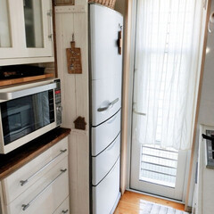 キッチン/冷蔵庫横板壁/冷蔵庫リメイクシート/リメイク/冷蔵庫横/冷蔵庫/... いつものキッチン。
冷蔵庫横に作った板壁…(1枚目)