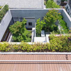 屋上庭園/デッキ/花壇/家庭菜園 屋上庭園から見下ろす。２階の屋上庭園、そ…(1枚目)
