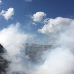 おでかけ 天気良かったので阿蘇山へ⛰
頂上は強風で…(1枚目)