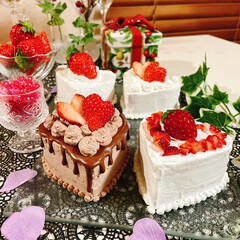 ウイスク/クイジナート/スポンジ/ティファニー/ココアパウダー/チョコレート/... いちご祭り~(🍓´∀`🍓)
ハートケーキ…