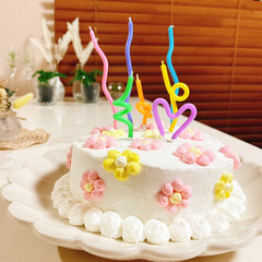 イルーシー300/お誕生日ケーキ/韓国風ケーキ/韓国風/手作りスイーツ/ロウソク/... 23歳娘の誕生日ケーキ
お花で飾りました…(2枚目)