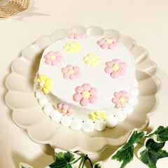 イルーシー300/お誕生日ケーキ/韓国風ケーキ/韓国風/手作りスイーツ/ロウソク/... 23歳娘の誕生日ケーキ
お花で飾りました…(1枚目)