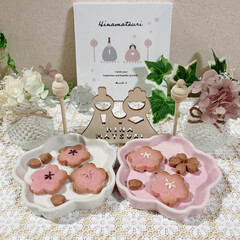パネル/ぼんぼり/型抜きクッキー/桜/桜クッキー/ひなまつり/... お雛様🎎
桜の形のクッキー焼いたよ🌸
ち…(2枚目)
