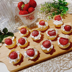 シュークリーム/ペアシュー/業務スーパー/ホイップクリーム/ベビーシュー/いちご/... いちごのぜいたくな食べ方🍓😋
いちごベビ…