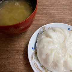 お弁当 白菜麻婆豆腐弁当🍱

中華スープ

肉ま…(2枚目)