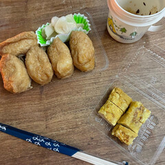 お弁当 稲荷寿司弁当🍱　

出汁巻玉子、ガリ、揚…(1枚目)