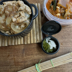 お弁当 生姜焼き丼弁当🍱

蟹チゲ、きゅうりとカ…(1枚目)