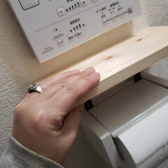 木工作/木工/棚/トイレDIY/セリア/100均/... 300円でトイレに小さな棚を作ってみまし…(4枚目)