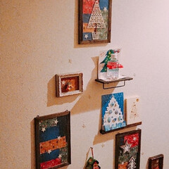 壁飾り/クリスマスツリー/100均/セリア 壁にツリー型に飾ってみました。
暗くする…(1枚目)