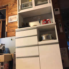 ニトリ ニトリで買った食器棚です。
引き戸の方が…(1枚目)