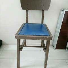 こどものいる暮らし/古道具のある暮らし/古道具/椅子リメイク/ダイニングチェア/DIY/... 実家にあった古い椅子。
かなり古い椅子で…(2枚目)