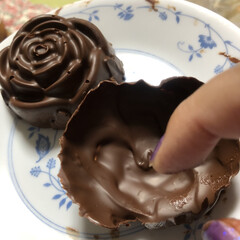 バレンタイン2020/ハンドメイド バラの形のチョコ✨
クッキーは焦げたけど…(3枚目)