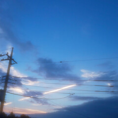 早朝の空/飛行機雲 おはようございます

早朝 飛行機雲  …(1枚目)