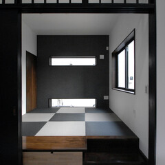 T邸/辻堂/サーファーの家/湘南/リビング/和室/... リビングを入るとすぐ和室を作りました。畳…(1枚目)