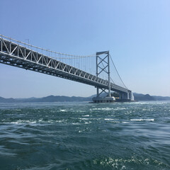 おでかけ 鳴門海峡から見た大鳴門橋。
渦潮を見なが…(1枚目)