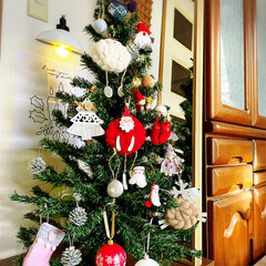 手作り/クリスマス/おうち時間/メリークリスマス/我が家のクリスマス2021/出窓/... クリスマスツリーの飾り付けが終わり🎄押し…(3枚目)