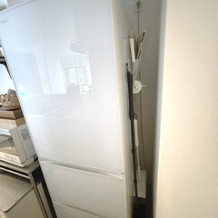 クイックルワイパー | 花王(モップ、雑巾)を使ったクチコミ「こんばんは🌙

冷蔵庫横に掃除道具を吊る…」(1枚目)