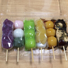 串団子/秋 左から紫芋団子、3色団子、ずんだ餅団子、…(1枚目)