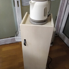 セリア/お片付け/ハンドメイド 湯沸かしポットが置けるサイズの棚を製作。…(1枚目)