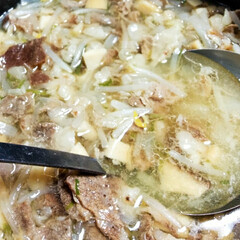 簡単/牛肉/スープ/暮らし 本日の晩ごはん。牛肉のスープ。玉ねぎ、も…(1枚目)
