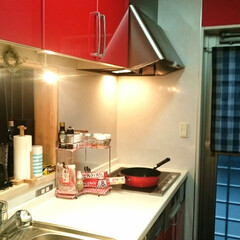 キッチン/赤いキッチン 今日もこの赤いキッチンで私の一日はスター…(1枚目)