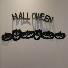 ハロウィン/DIY/玄関 黒の画用紙で作成して、玄関の壁に張り付け…(2枚目)
