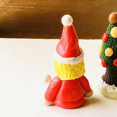 人形/トンガリ帽子/クリスマス/置物/樹脂粘土/インテリア/... 軽量樹脂粘土で作成致しました

真っ赤な…(4枚目)