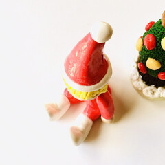 人形/トンガリ帽子/クリスマス/置物/樹脂粘土/インテリア/... 軽量樹脂粘土で作成致しました

真っ赤な…(5枚目)