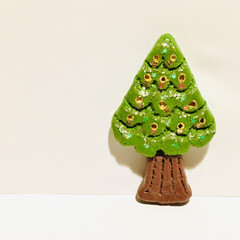 置物/樹脂粘土/クリスマスツリー/クリスマス/インテリア/ハンドメイド 樹脂粘土で作成致しました

キラキラとし…(2枚目)