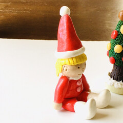 人形/トンガリ帽子/クリスマス/置物/樹脂粘土/インテリア/... 軽量樹脂粘土で作成致しました

真っ赤な…(2枚目)