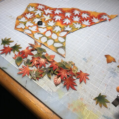 革/ピアス/レザークラフト/紅葉/ハンドメイド/雑貨/... #レザークラフト#ハンドメイド#革細工#…
