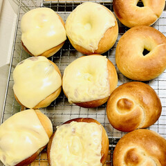 ベーグル/自家製天然酵母パン/手作りパン good morning🥖🥯🥐

チーズ…(3枚目)