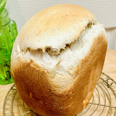 ライ麦入り食パン/HB/手作りパン good morning🍞

今朝はHB…(3枚目)