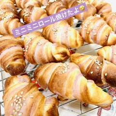 スィーツパン/焼きたて/ミニミニロール/紫芋/手作りパン 只今焼きたて〜🌟

紫芋ミニミニロール🍠…(1枚目)