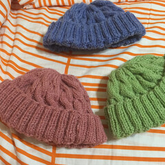 ハンドメイド 縄編み模様の帽子も沢山編んで
皆んなにプ…(2枚目)