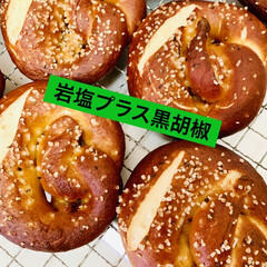 プレッツェル/自家製天然酵母パン/手作りパン ドイツ🇩🇪のパン
🥨プレッツェル🥨
焼き…(4枚目)