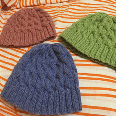 ハンドメイド 縄編み模様の帽子も沢山編んで
皆んなにプ…(3枚目)